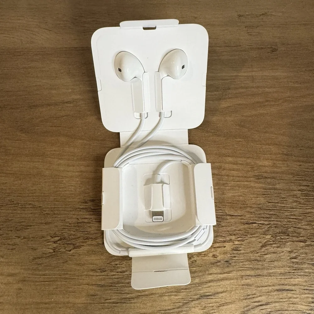 Apple‎ EarPods Lightning Connector Wired Earbuds OEM iPhone Headphones New